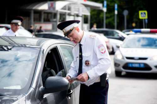 Что грозит водителю за рулем автомобиля, если он еще не сдал на права